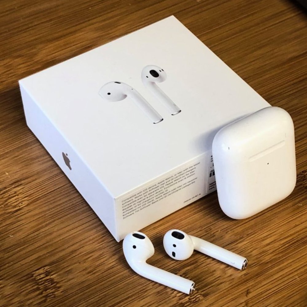 AIRPODS- both pods- and charging case